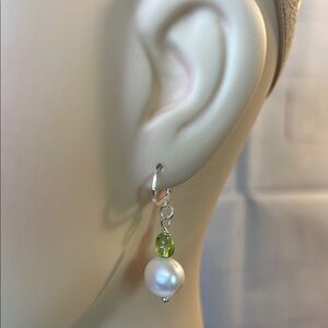 Beautiful White Freshwater Pearl & Peridot Earrings 925 Sterling Silver Lever